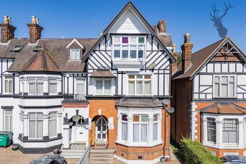 Flat A, 31 The Drive, Chingford, London, E4 7AJ