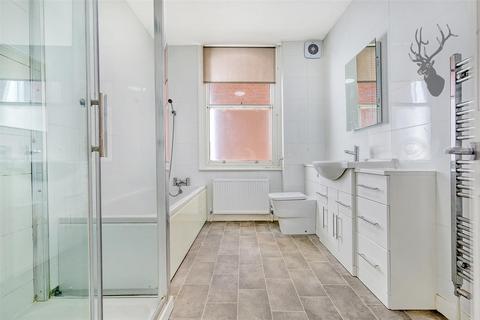 Flat A, 31 The Drive, Chingford, London, E4 7AJ