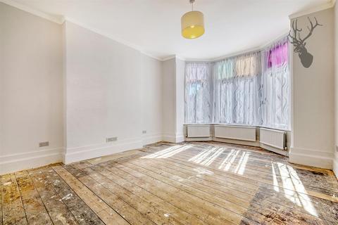 Flat A, 31 The Drive, Chingford, London, E4 7AJ