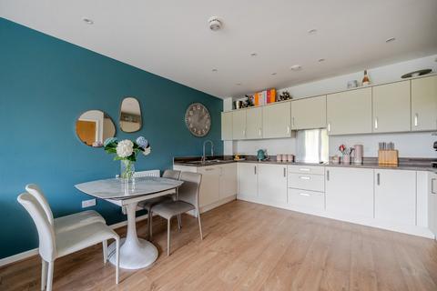 2 bedroom flat for sale, Boundaries Road, Balham, London, SW12