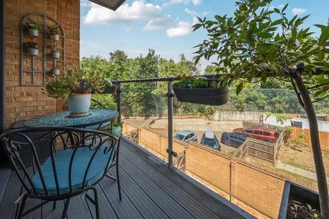 2 bedroom flat for sale, Boundaries Road, Balham, London, SW12