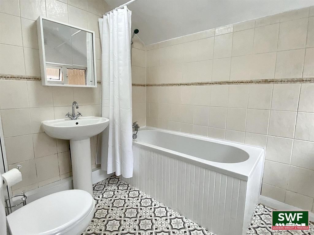 Bathroom1.jpg