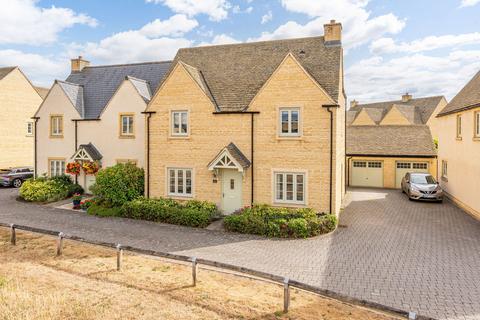 4 bedroom detached house for sale, Draper Close, Tetbury