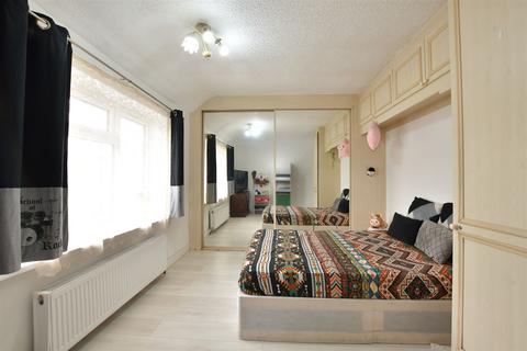 2 bedroom terraced house for sale, Cornshaw Road, Dagenham, Essex