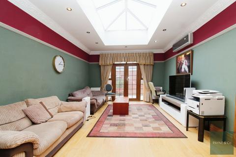 undefined, Redcliffe Gardens, Ilford, IG1