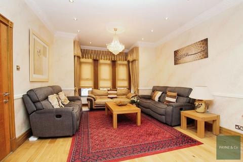 20 Redcliffe Gardens, Ilford, IG1 3HQ