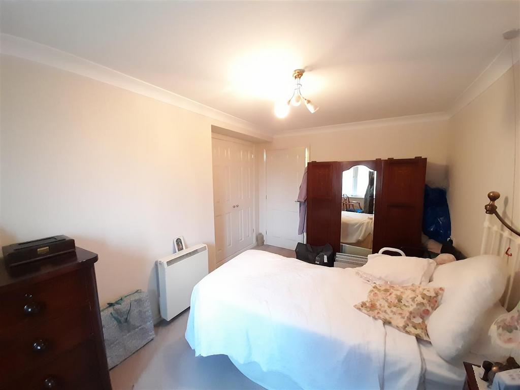 Bedroom 1.jpg