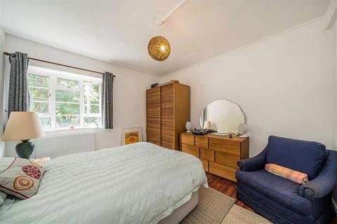 2 bedroom flat for sale, Vallance Road, London E1