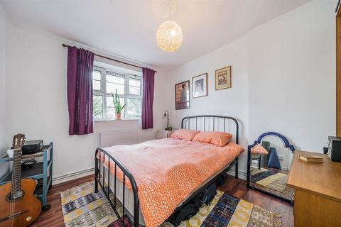 2 bedroom flat for sale, Vallance Road, London E1