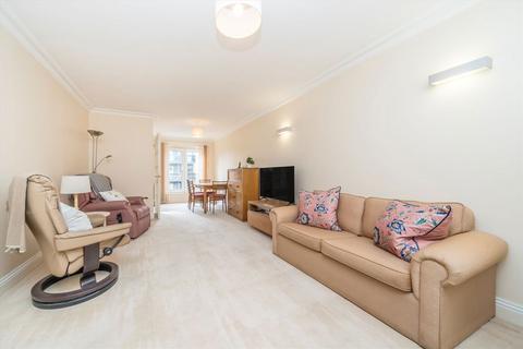 2 bedroom flat for sale, Golden Court, Isleworth TW7