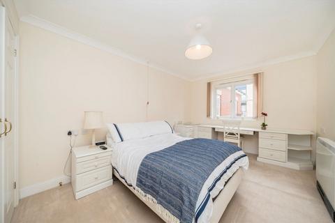 2 bedroom flat for sale, Golden Court, Isleworth TW7