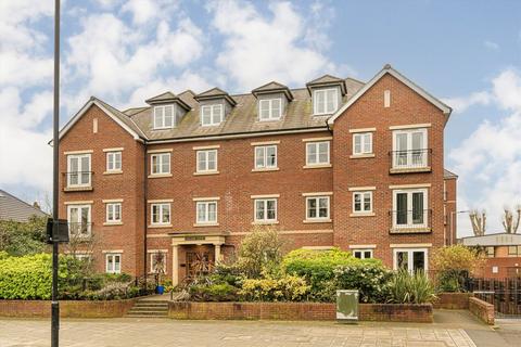 Golden Court, Isleworth TW7