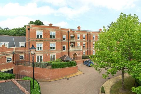 2 bedroom flat for sale, Franklin Court, Surrey GU8