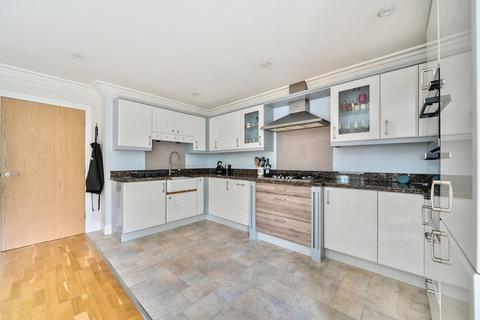 2 bedroom flat for sale, Franklin Court, Surrey GU8