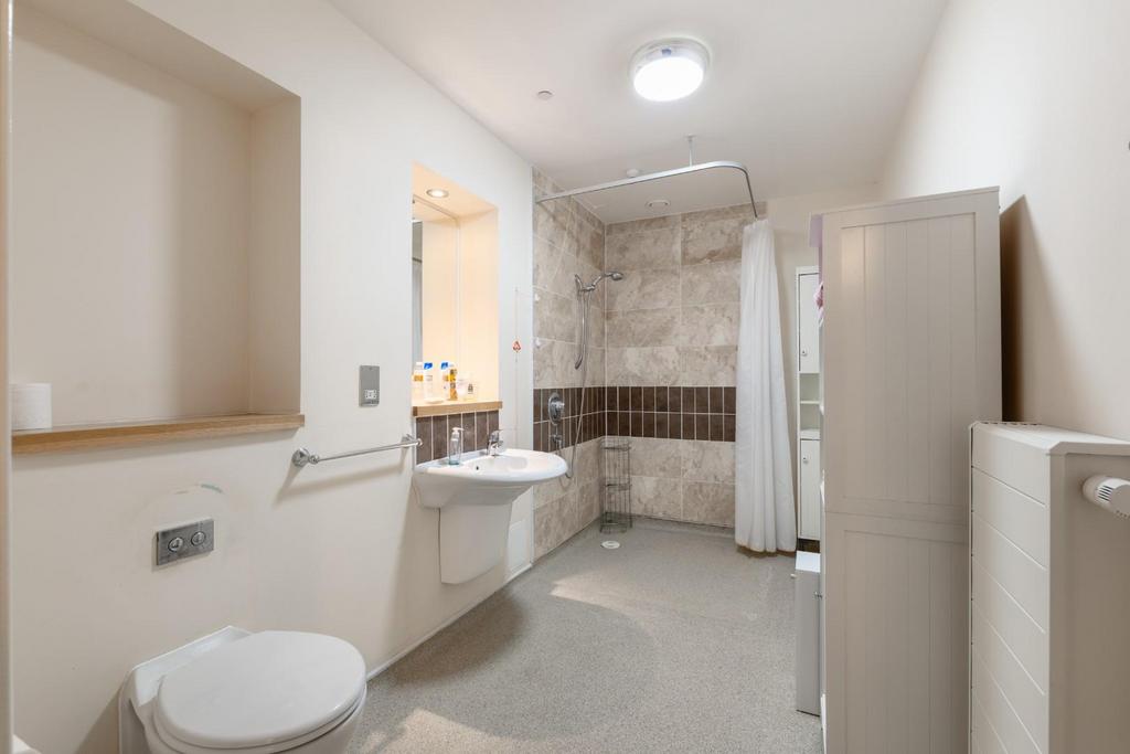 Shower room-1.jpg