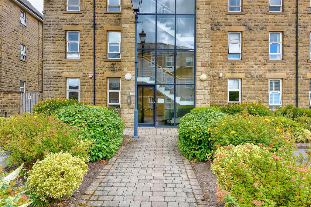 5 Ladybower House(Exterior)-2.jpg
