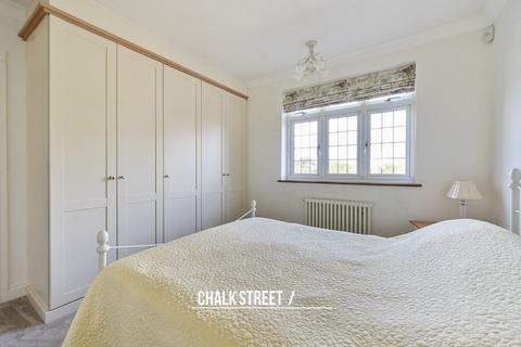 269 Warren Drive, Hornchurch, RM12 4PN
