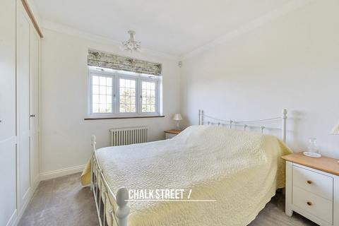 269 Warren Drive, Hornchurch, RM12 4PN