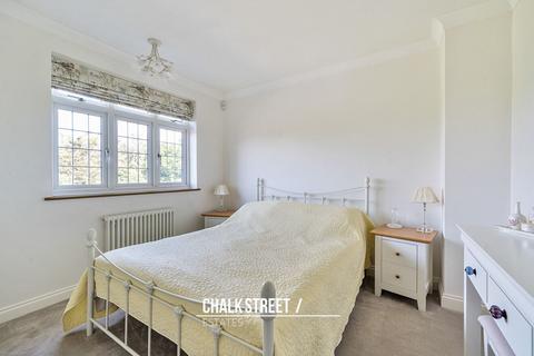269 Warren Drive, Hornchurch, RM12 4PN