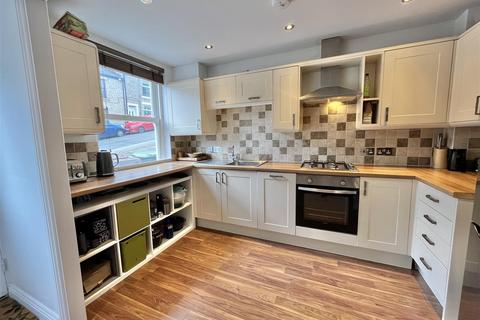 undefined, Queen Street, Glossop