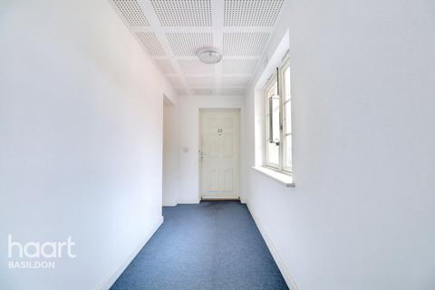 32 Herschell Court, Basildon, SS14 3TG