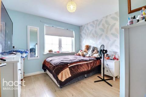 32 Herschell Court, Basildon, SS14 3TG