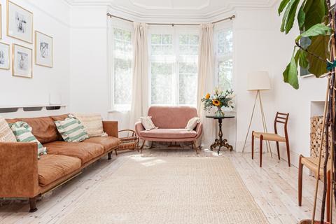 2 Manor Gardens, Richmond, TW9 1XX