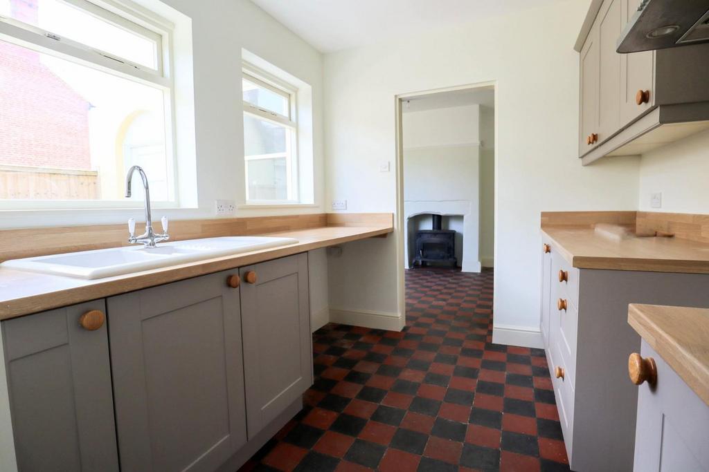 Kitchen (2).jpg