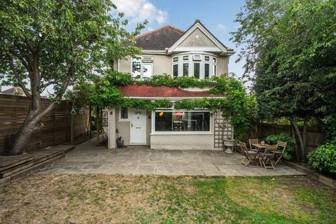 9 Wharncliffe Gardens, London, SE25 6DG