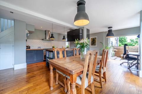 9 Wharncliffe Gardens, London, SE25 6DG