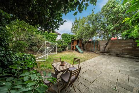 9 Wharncliffe Gardens, London, SE25 6DG