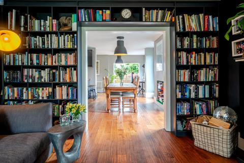 9 Wharncliffe Gardens, London, SE25 6DG