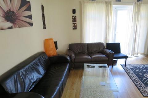 2 bedroom flat to rent, London Road