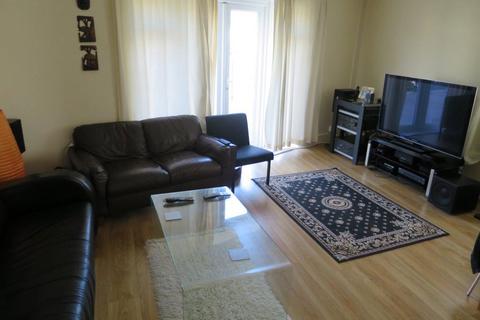 2 bedroom flat to rent, London Road