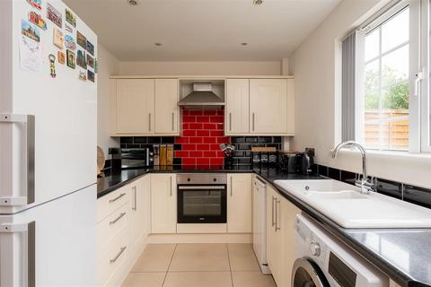 15 Moore Avenue, York, YO10 3RU