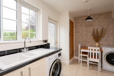 15 Moore Avenue, York, YO10 3RU