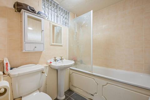 81 Burr Close, London, E1W 1ND