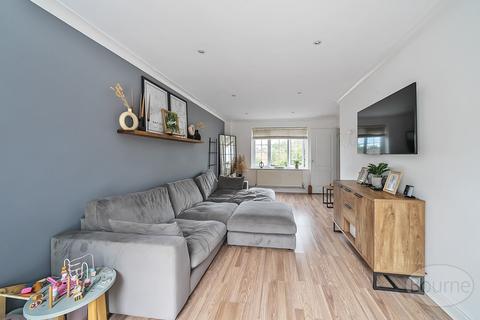 3 bedroom terraced house for sale, Field Road, Farnborough GU14