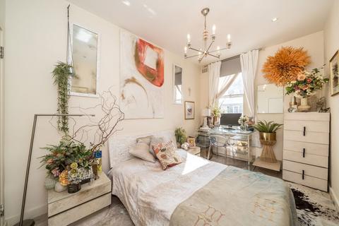 2 bedroom flat for sale, Eardley Crescent, London SW5