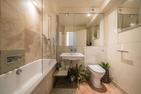 2 bedroom flat for sale, Eardley Crescent, London SW5