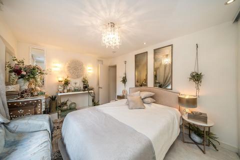 2 bedroom flat for sale, Eardley Crescent, London SW5