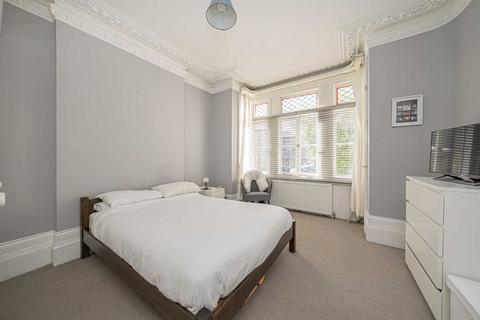 1 bedroom flat for sale, Claremont Road, St Margarets TW1