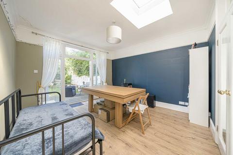 1 bedroom flat for sale, Claremont Road, St Margarets TW1