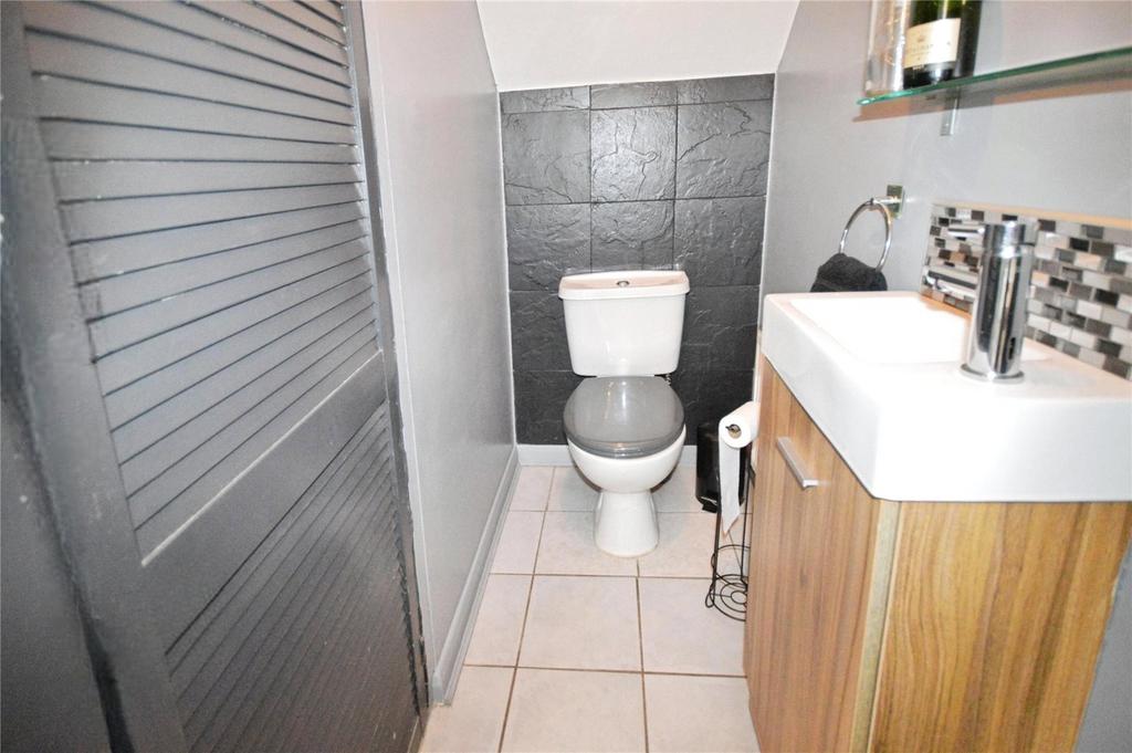 Cloakroom/Wc