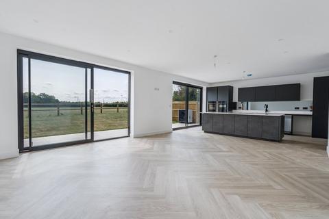 4 bedroom detached house for sale, Kingsoak, Hitchin, SG4