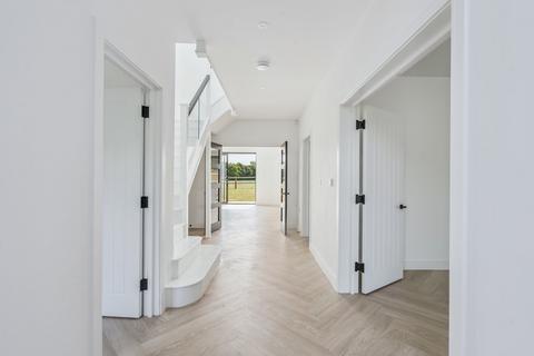 4 bedroom detached house for sale, Kingsoak, Hitchin, SG4