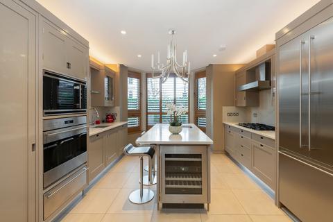 3 bedroom apartment to rent, Vicarage Gate, London, W8