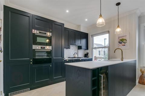 3 bedroom flat for sale, Astonville Street, London
