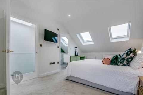 3 bedroom flat for sale, Astonville Street, London