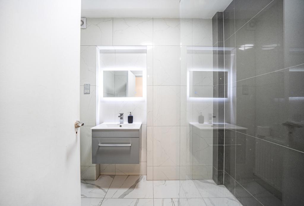 1285301-10-686e78...